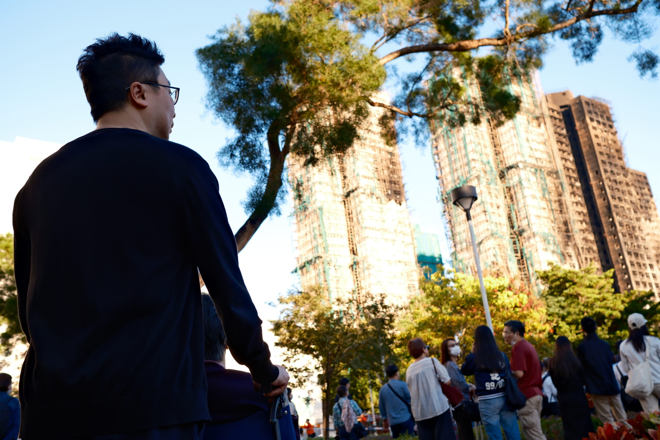 冇火警鐘全靠親戚電話，宏志閣婆婆拴拐杖逃難